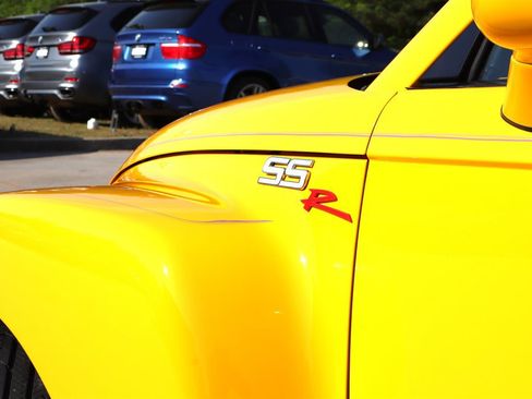 Used 2003 Chevrolet SSR w/ Preferred Equipment Group image 20