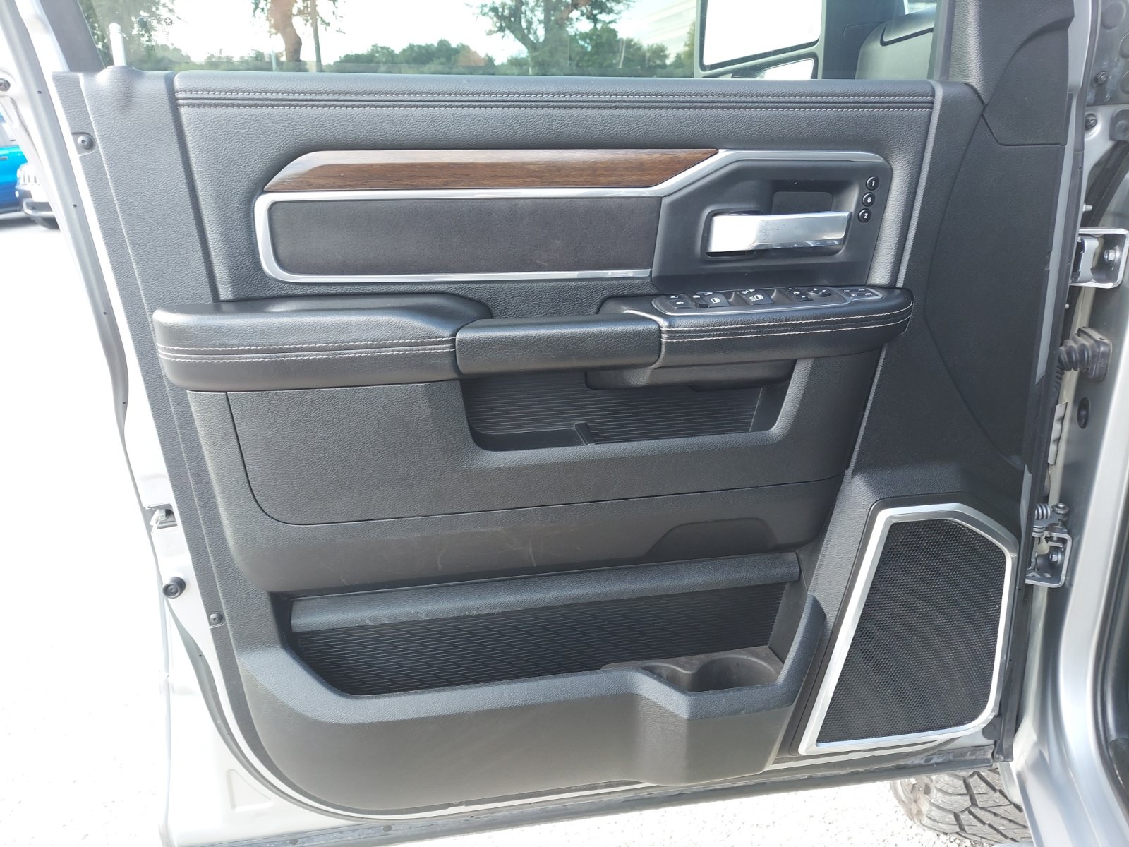 Used 2023 RAM 2500 Laramie AWD/4WD image 30