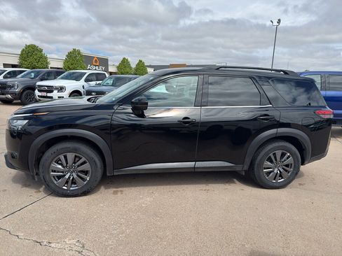 Used 2025 Nissan Pathfinder SV FWD image 7