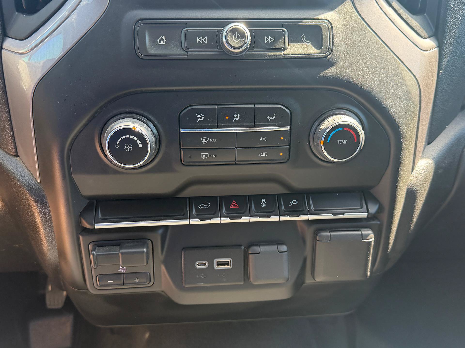 Used 2022 Chevrolet Silverado 2500 Custom w/ Custom Convenience Package AWD/4WD image 15