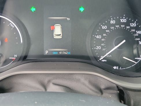 Used 2023 Toyota Sienna XLE image 25