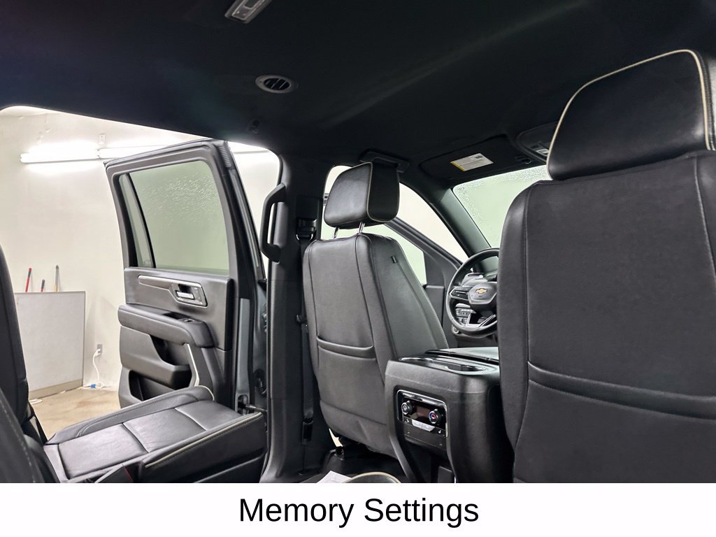 Used 2025 Chevrolet Suburban Premier AWD/4WD image 24