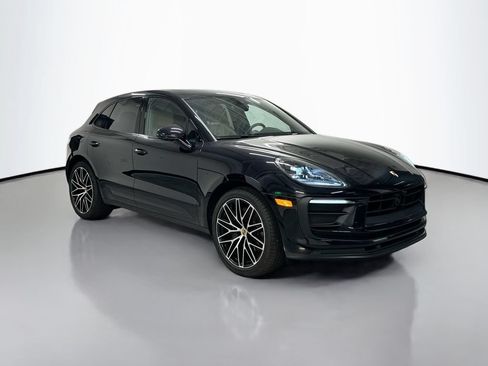 Certified 2025 Porsche Macan AWD/4WD image 7