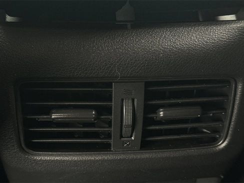 Used 2023 Nissan Rogue SV image 16