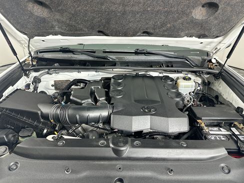 Used 2019 Toyota 4Runner SR5 AWD/4WD image 31
