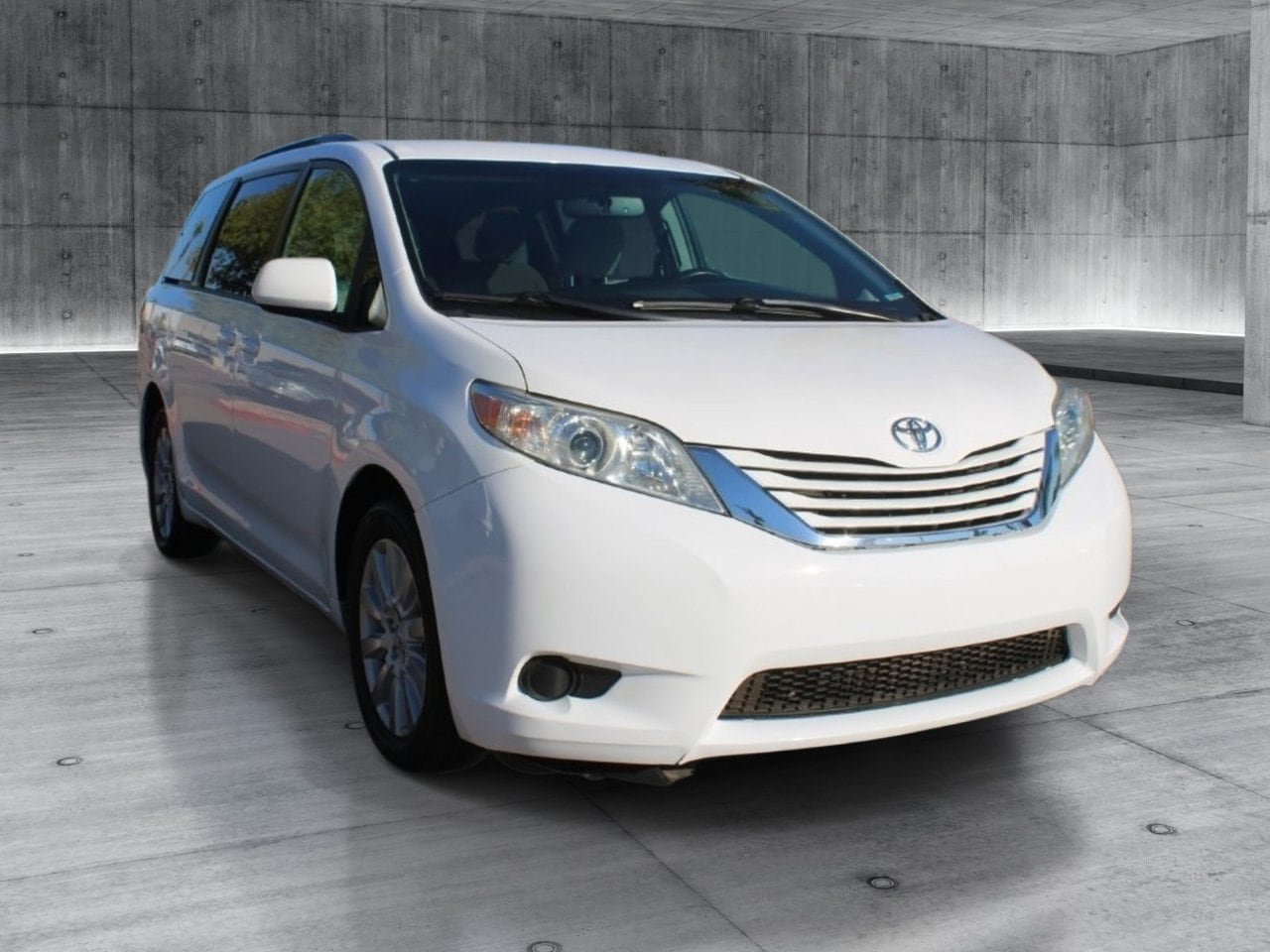 Used 2017 Toyota Sienna LE AWD/4WD image 8