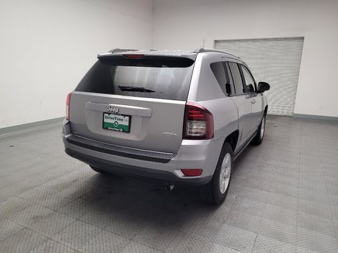 Used 2016 Jeep Compass Latitude FWD image 7