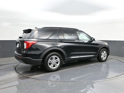 Used 2023 Ford Explorer XLT w/ Equipment Group 202A AWD/4WD image 15