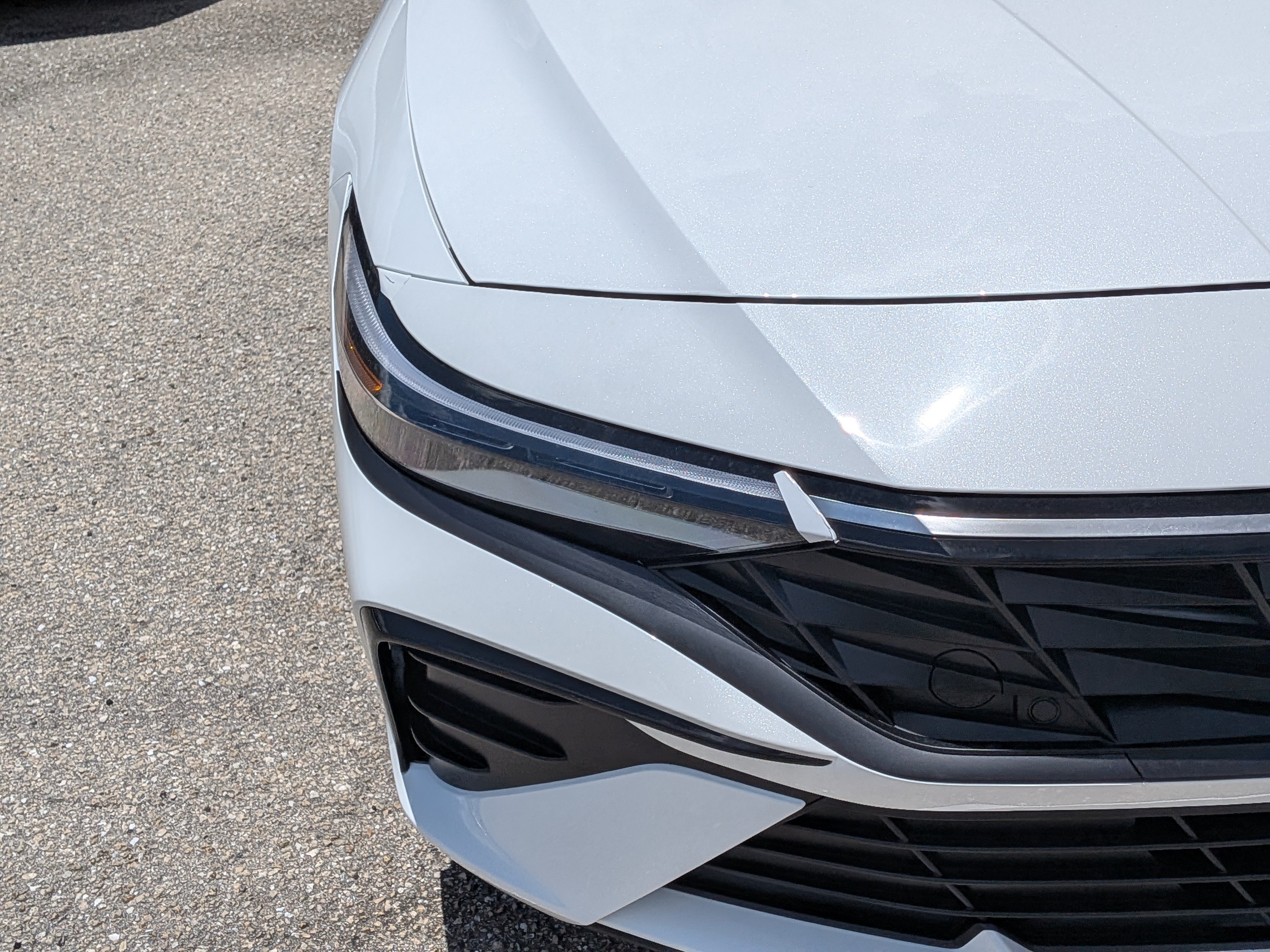 New 2026 Hyundai Elantra Limited FWD image 9