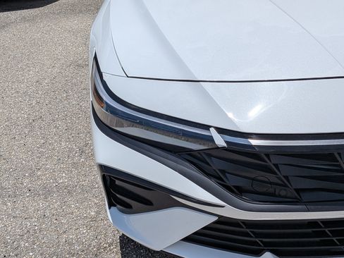 New 2026 Hyundai Elantra Limited FWD image 9