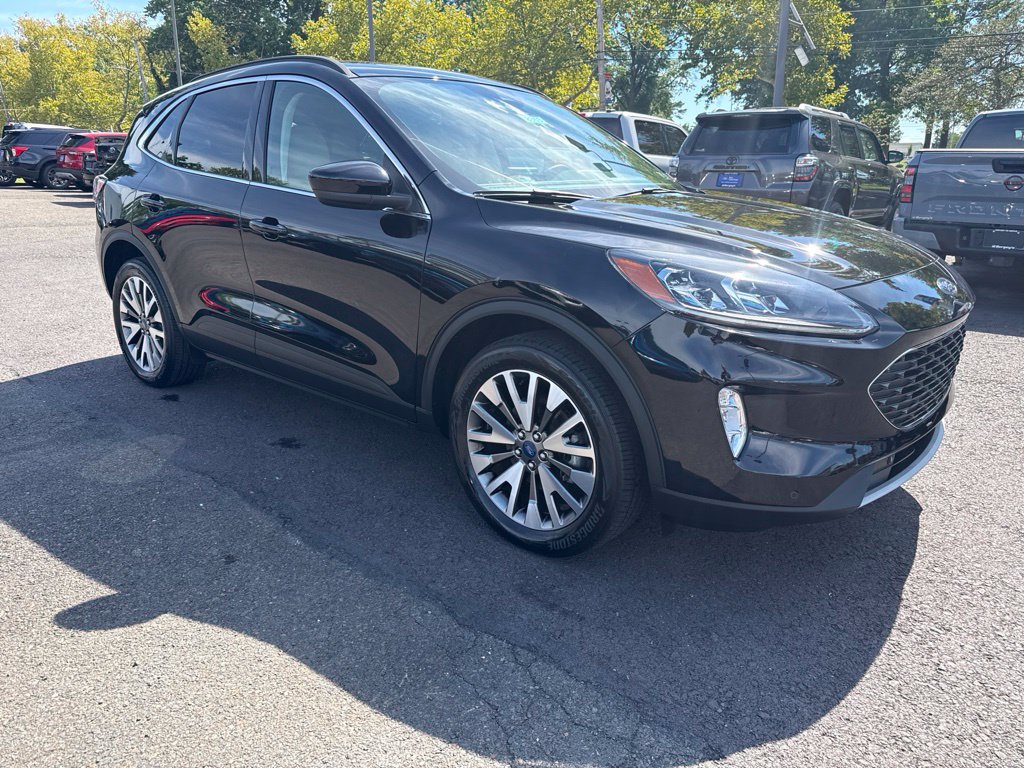 Used 2022 Ford Escape Titanium w/ Class II Trailer Tow Package AWD/4WD image 3