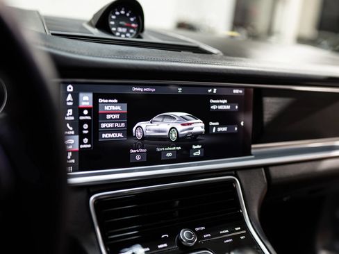 Used 2019 Porsche Panamera GTS w/ Premium Package Plus AWD/4WD image 23