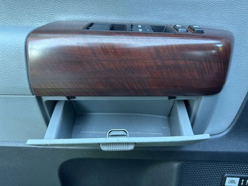 Used 2016 Toyota Sequoia Platinum image 29