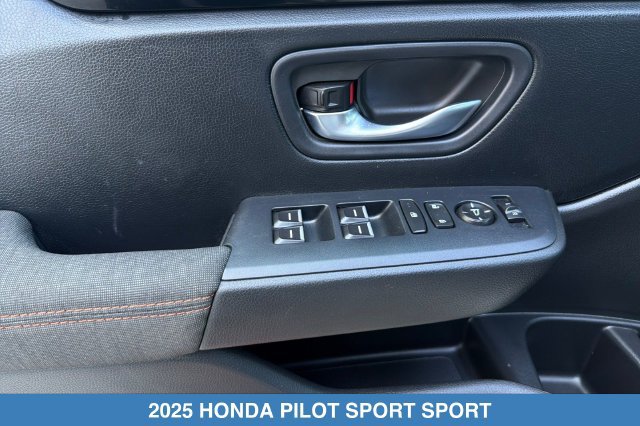 Certified 2025 Honda Pilot Sport image 13