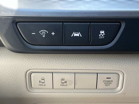 Used 2023 Kia Carnival LX FWD image 27