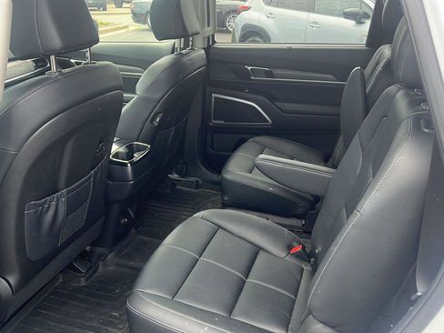 Used 2022 Kia Telluride EX w/ EX Premium Package AWD/4WD image 18