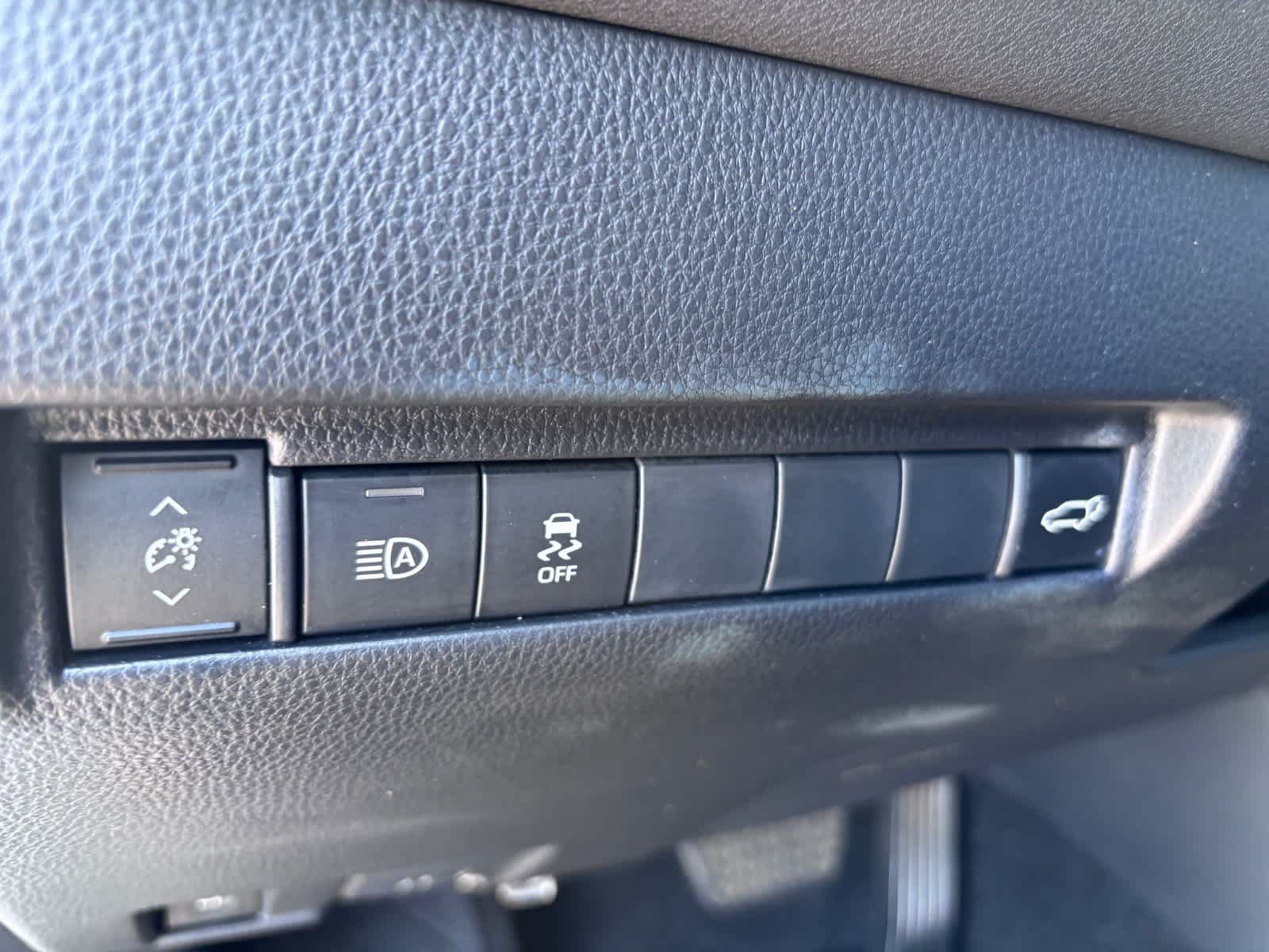 Used 2023 Toyota Venza LE AWD/4WD image 20
