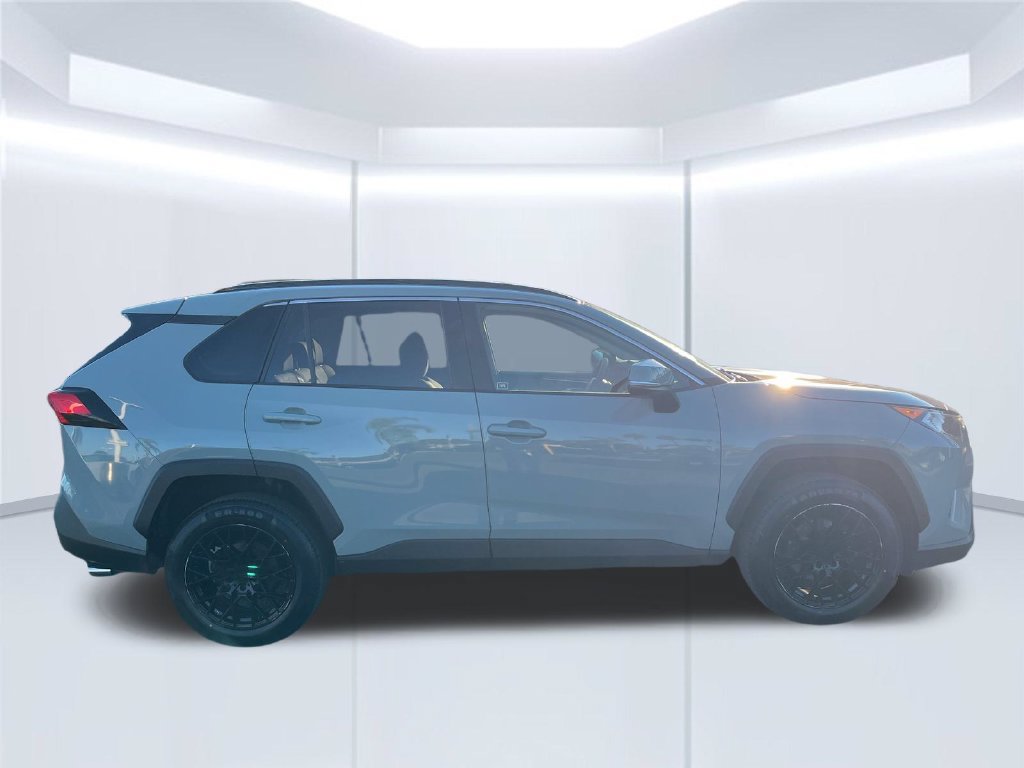 Used 2019 Toyota RAV4 XLE w/ Convenience Package FWD image 6
