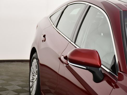 Used 2019 Toyota Avalon XLE w/ Moonroof Package image 14