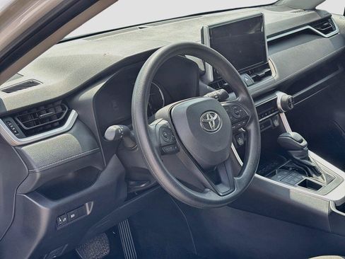 Used 2025 Toyota RAV4 XLE AWD/4WD image 22
