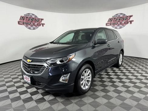 Used 2020 Chevrolet Equinox LT w/ Driver Convenience Package image 3