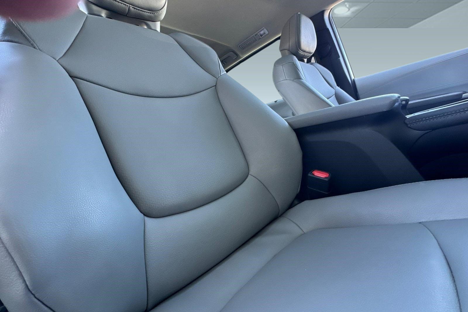 Used 2026 Toyota Sienna XLE FWD image 24