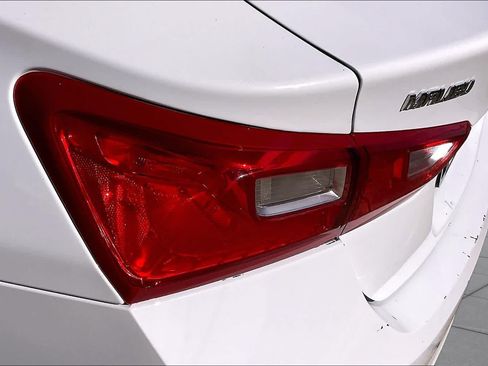 Used 2018 Chevrolet Malibu LT FWD image 29