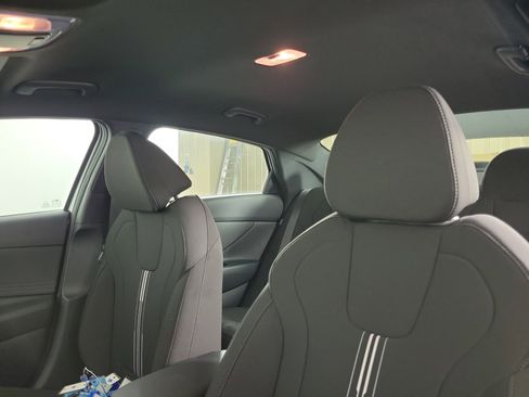 New 2025 Hyundai Elantra SEL image 27