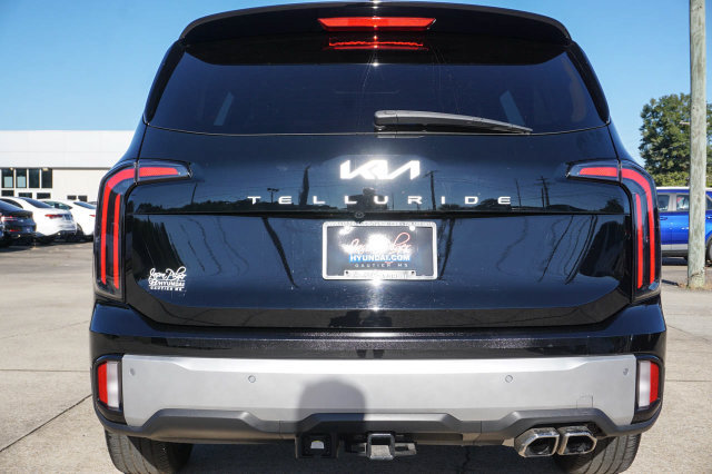 Used 2024 Kia Telluride SX w/ Towing Package FWD image 6