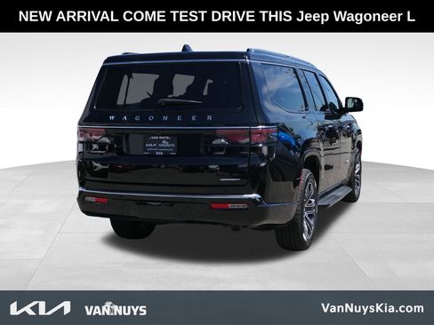 Used 2024 Jeep Wagoneer L Series II image 3