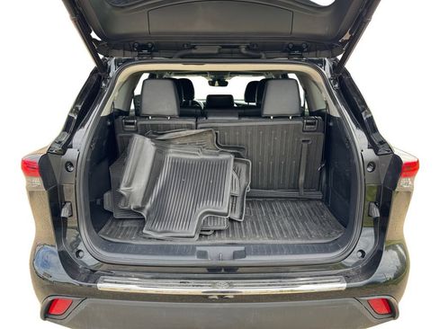 Used 2023 Toyota Highlander XLE AWD/4WD image 19