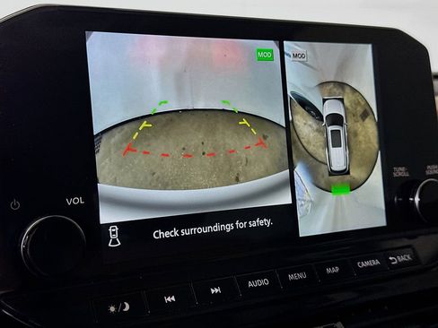 Used 2024 Nissan Pathfinder Platinum image 10