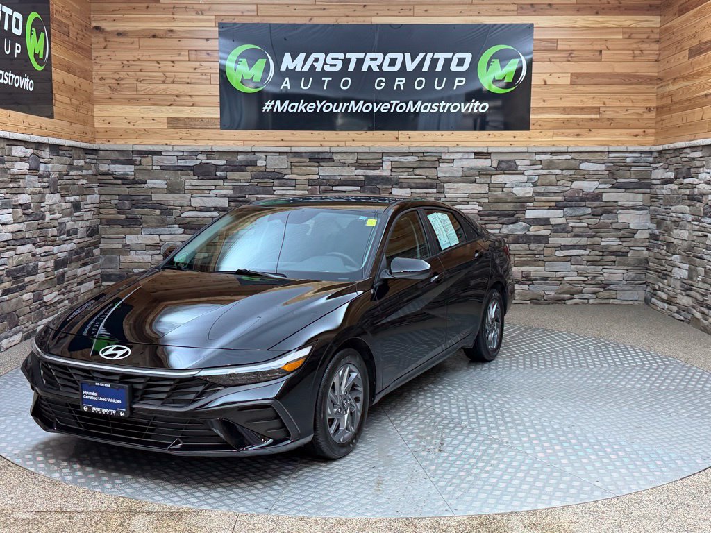 Used 2024 Hyundai Elantra SEL FWD image 4