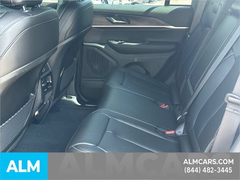 Used 2025 Jeep Grand Cherokee Limited w/ Black Appearance Package AWD/4WD image 24