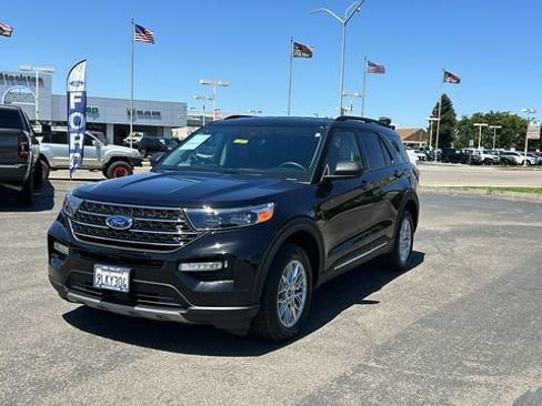Certified 2023 Ford Explorer XLT w/ Equipment Group 202A AWD/4WD image 8