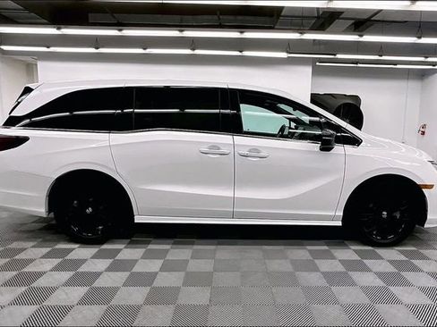 Used 2025 Honda Odyssey Sport-L image 15