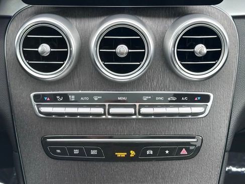 Used 2021 Mercedes-Benz GLC 300 4MATIC image 23