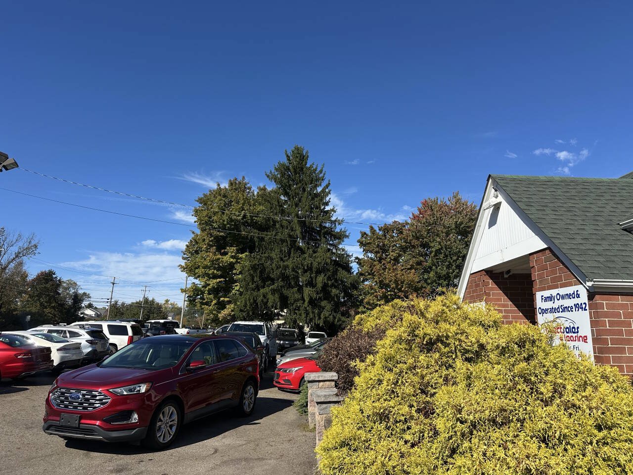 Used 2019 Ford Edge Titanium w/ Cold Weather Package FWD image 1