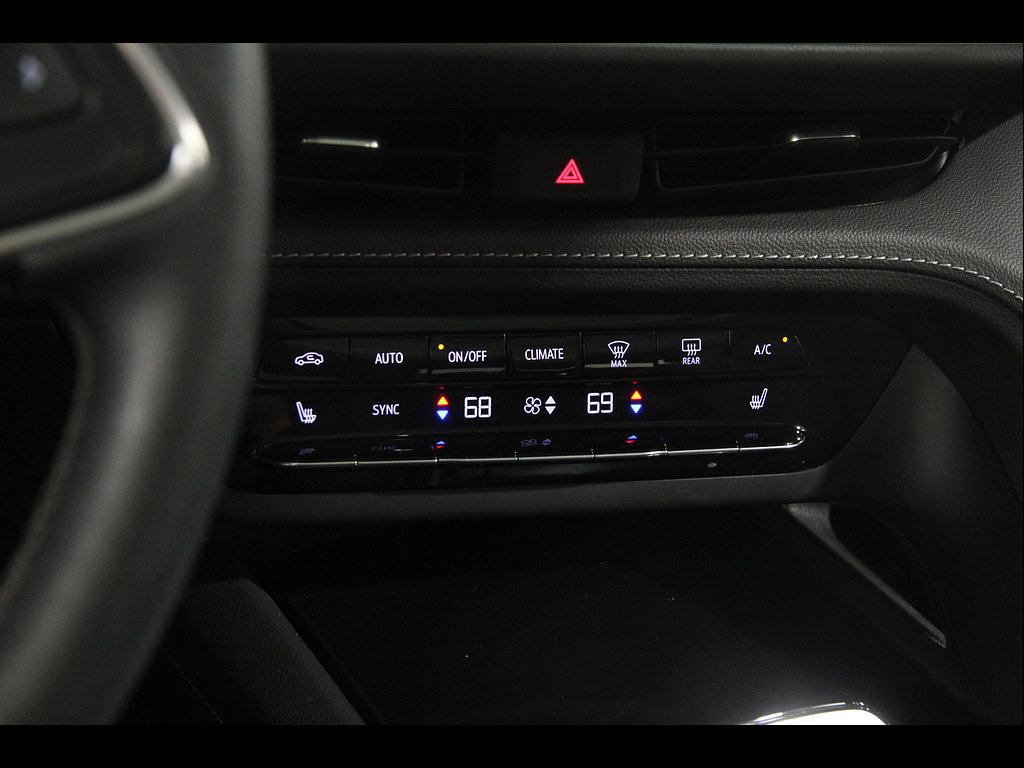 Used 2022 Buick Envision Essence w/ Technology Package I FWD image 16