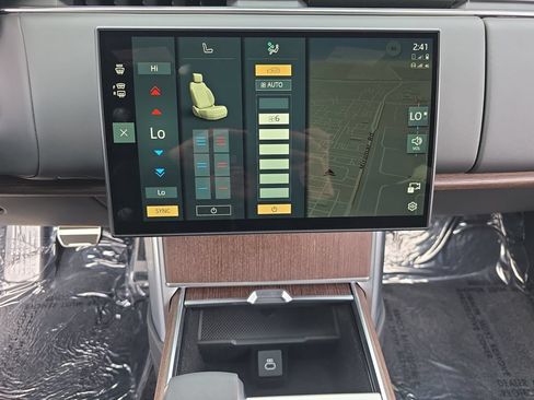 Certified 2025 Land Rover Range Rover SE AWD/4WD image 25
