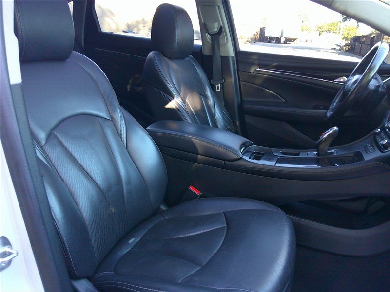Used 2017 Buick LaCrosse Premium w/ Driver Confidence Package #2 FWD image 21