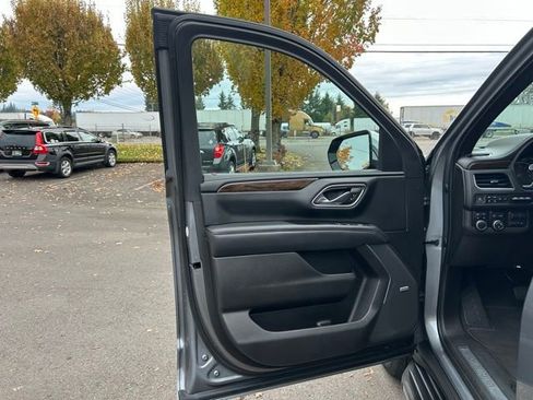 Used 2021 Chevrolet Tahoe Premier w/ Premium Package image 17