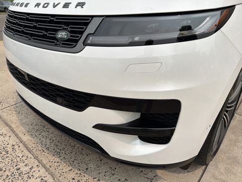 Used 2025 Land Rover Range Rover Sport SE AWD/4WD image 16