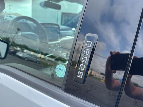 Used 2023 Ford F150 Lariat image 10