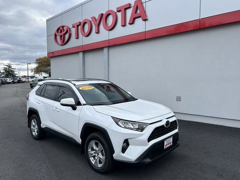 Used 2025 Toyota RAV4 XLE image 1