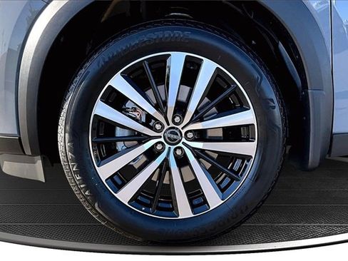 New 2025 Nissan Pathfinder Platinum image 13