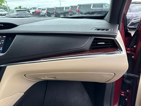 Used 2017 Cadillac XT5 Luxury w/ Driver Awareness Package FWD image 19
