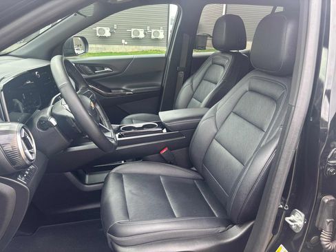 Used 2025 Chevrolet Equinox LT w/ Convenience Package II image 12