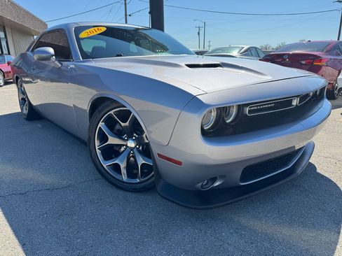 Used 2016 Dodge Challenger R/T w/ Cold Weather Group RWD image 2