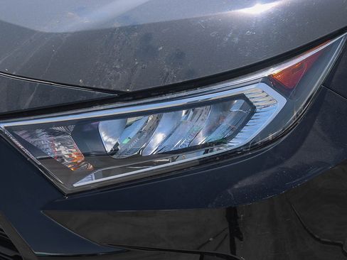 Used 2019 Toyota RAV4 XLE w/ Convenience Package image 7